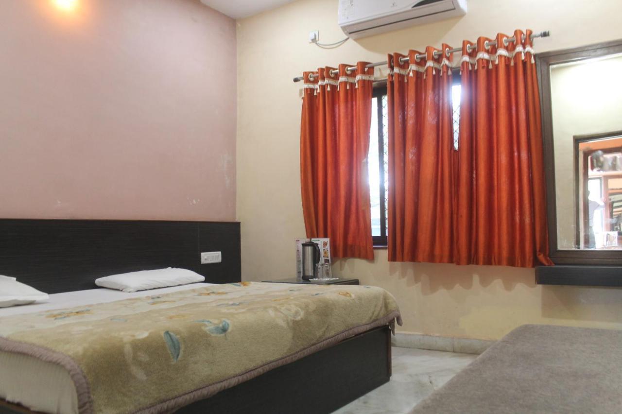 Cozy Room On Neelkanth Road Mount Abu Bagian luar foto